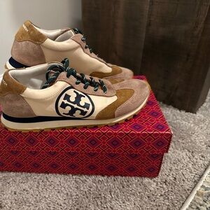 Tory Burch Annie Runner Sneaker size 7M Natural Ivory and Suede trim